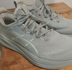 ASICS Nimbus 27 Men Size 12 Excellent Condition